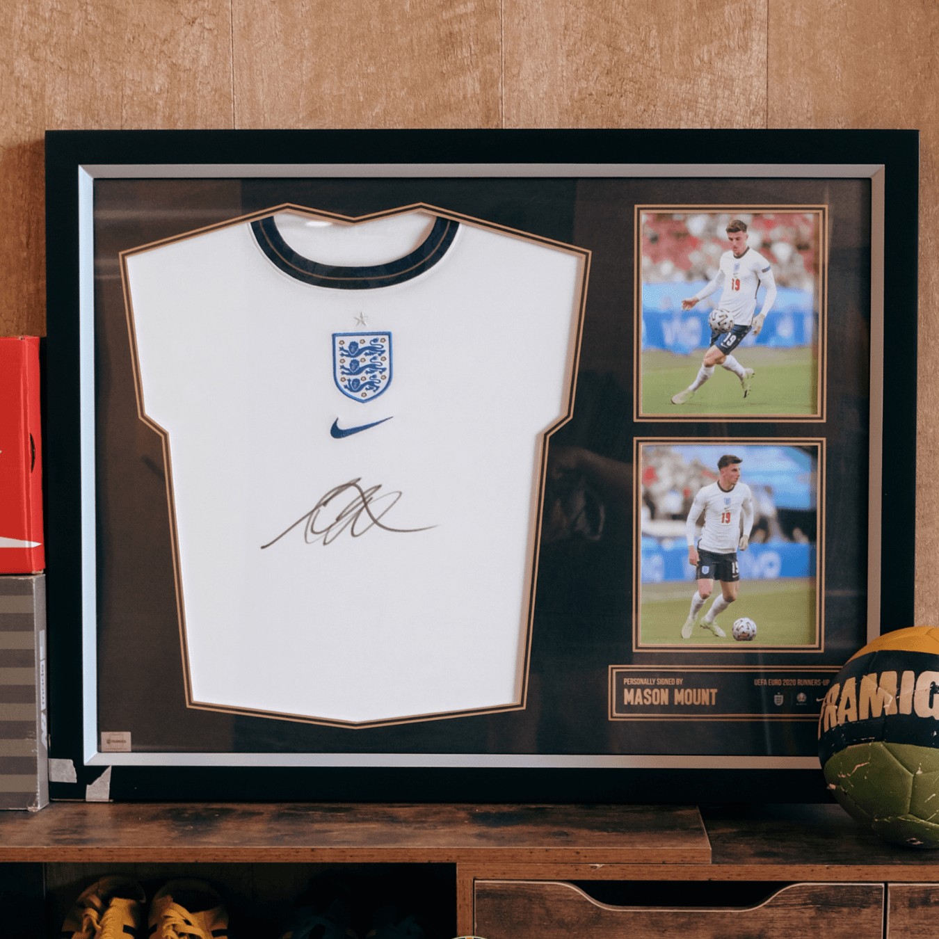 Khung áo đấu chữ ký Mason Mount - COA A1